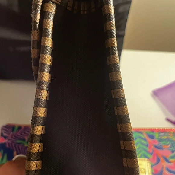 ❤️ Vintage Fendi toiletry/makeup bag, callouts as shown. - Picture 4 of 13